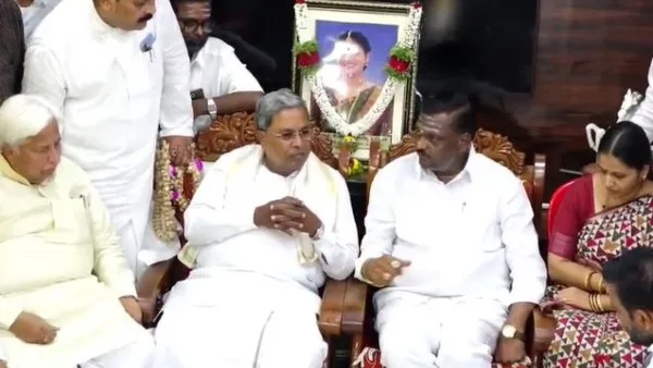 Karnataka Chief Minister Siddaramaiah consoled Neha s family members