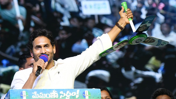 YS Jagan Bus Yatra to enter in Vijayawada leads to new political equations