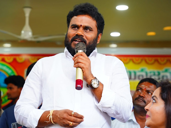 Leaders of opposition parties giving check to Peddireddy Ramachandra Reddy in Punganur