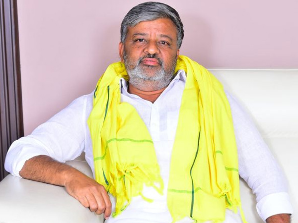 Leaders of opposition parties giving check to Peddireddy Ramachandra Reddy in Punganur