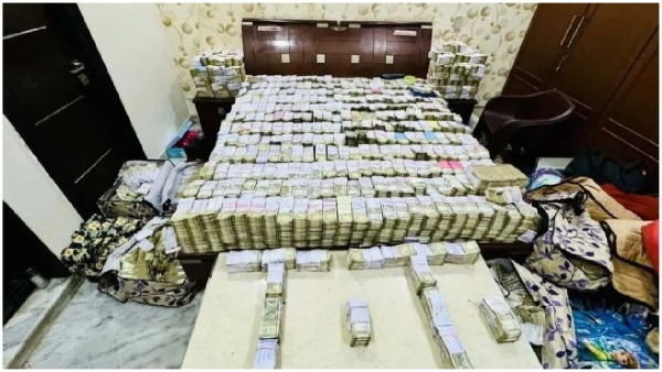 IT Raids On Uttar Pradesh Shoe Traders Rs 100 crores seized 10 Cash Counting Machines Deployed To Count Notes IT Raids On Uttar Pradesh Shoe Traders Rs 100 crores seized 10 Cash Counting Machines Deployed To Count Notes