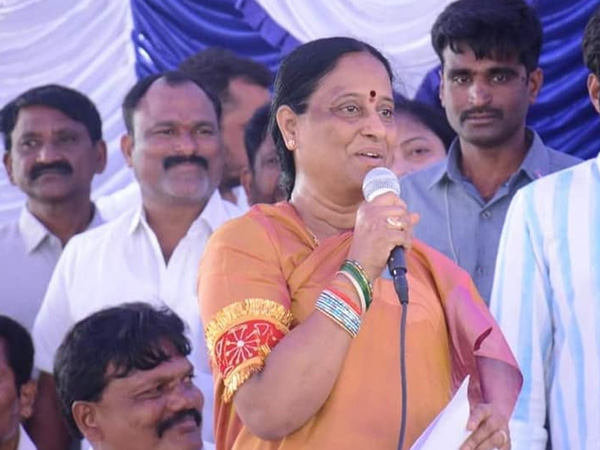 Minister konda surekha comments controversy Everyone should cast 10 votes to win congress candidates