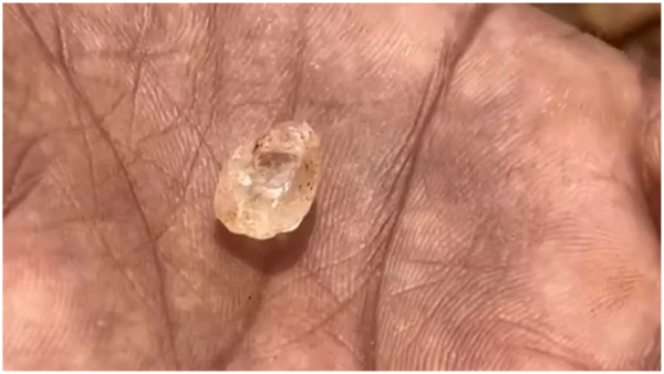 Villagers of Kurnool and Anantapur throng into find diamonds and other precious stones Villagers of Kurnool and Anantapur throng into find diamonds and other precious stones