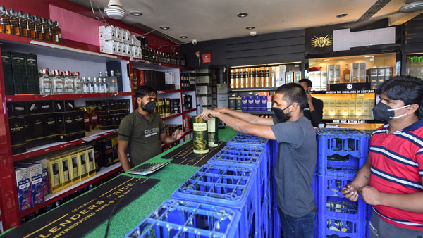 shock for liquor lovers Wine shops closure for two days in warangal khammam nalgonda