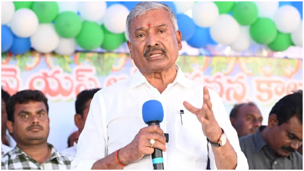 Minister Peddireddy Ramachandra Reddy offers silk robes to Goddess Gangamma at Tirupati