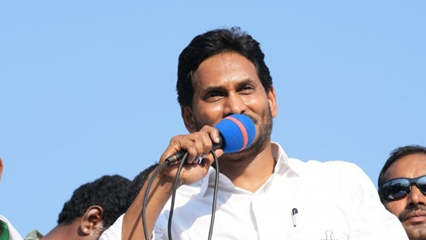 YS jagan shocking comments on chandrababu by comparing with chandramukhi