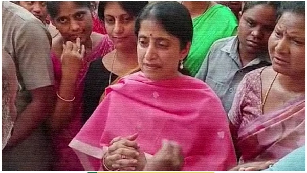 YS Bharathi joins election campaign in CM Jagan Contesting constiteuncy Pulivendula