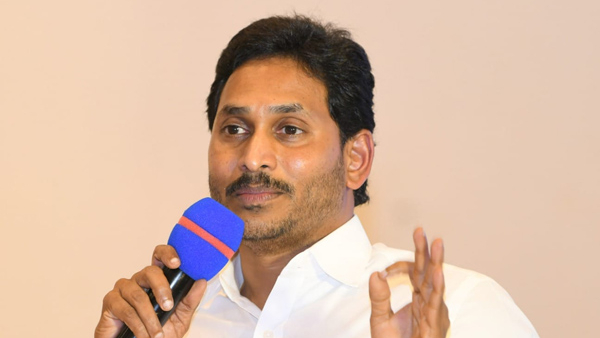 YS Jagan Explains his Calculations wit hparty leaders over Poll trneds and his predictions see deets