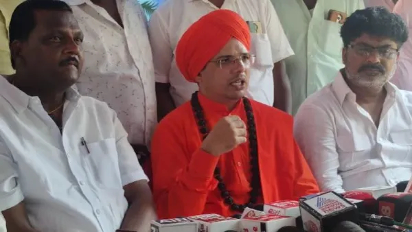 Leaders and Swamijis are protesting on a large scale after another young woman was killed in Hubbali Leaders and Swamijis are protesting on a large scale after another young woman was killed in Hubbali