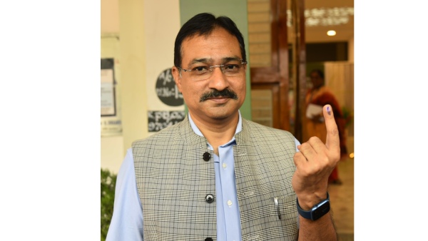 ap governor Abdul nazeer and chief election officer mukesh kumar meena cast vote