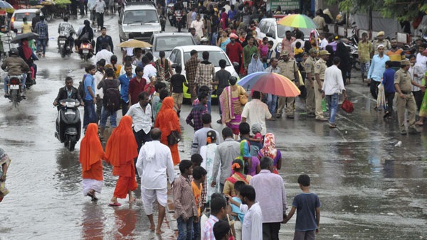 next two days heavy rains in telangana yellow alert for these districts