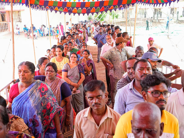 Voters in polling centers in the lines for voting after completion of time in many parts of the state Voters in polling centers in the lines for voting after completion of time in many parts of the state