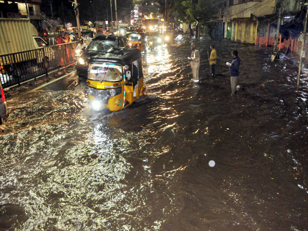 Meteorological Department has said that rains are likely to occur in Telangana in the next four days