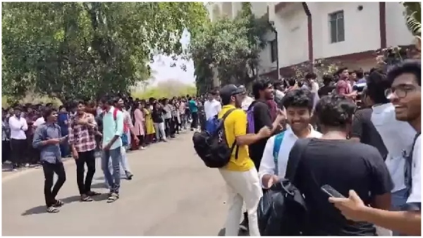 Engineering students have protested against the announcement of holidays in the face of rising temperatures Engineering students have protested against the announcement of holidays in the face of rising temperatures