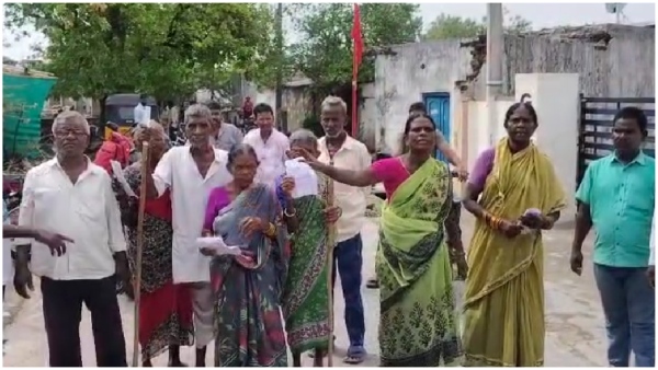 We will vote only for money Voters protest video in front of Ambedkar Community Center
