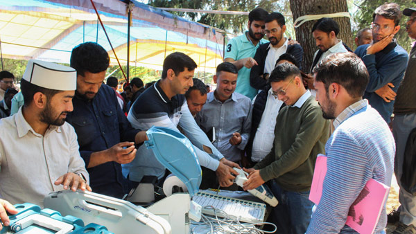 10 3Lakh Youth voters support becomes crucial in Andhra Pradesh Poll see details