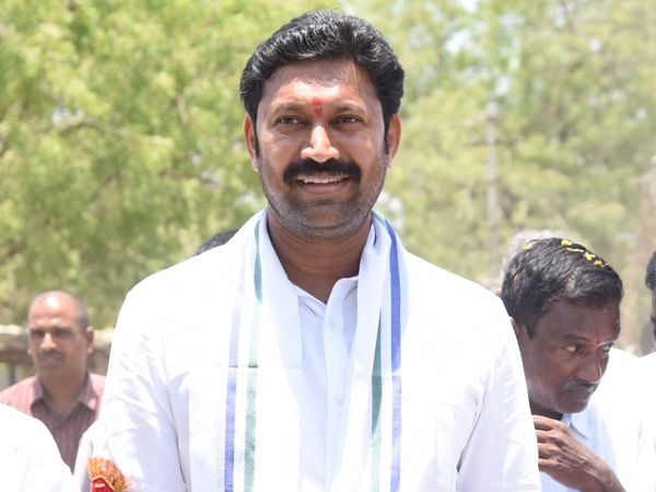big relief to Kadapa ysrcp mp candidate ys avinash reddy as hc rejected bail cancellation plea