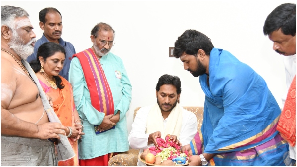 ys jagan finished yagam at house for winning in ap election