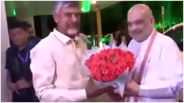 The video of Chandrababu Naidu has not given bouquet to JP Nadda gets hilarious memes