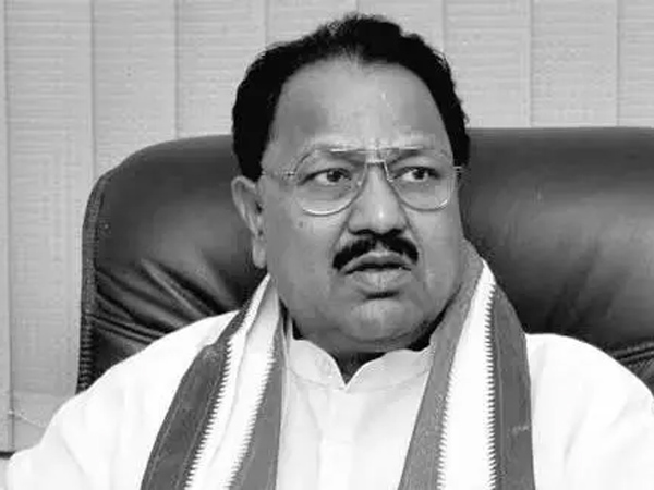 The last rites of former PCC President Dharmapuri Srinivas were performed in Nizamabad The last rites of former PCC President Dharmapuri Srinivas were performed in Nizamabad