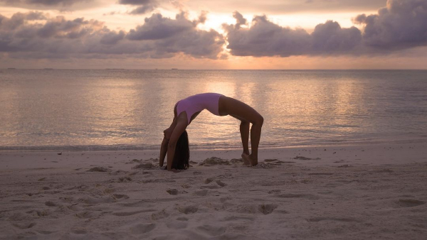 pooja hegde yoga photos goes viral