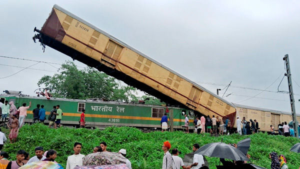 Goods train rams into Kanchenjunga Express in West Bengal