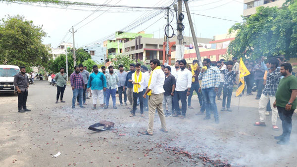 tdp cadre attacks kodali nani house in Gudivada despite police warnings