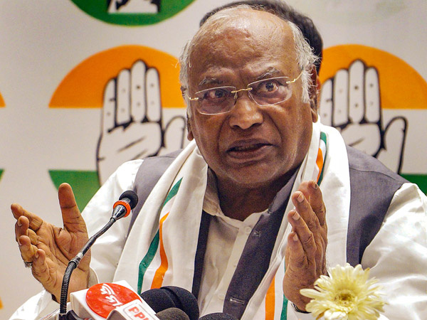 Mallikarjun kharge shocking comments on nda government hinted collapse at any time