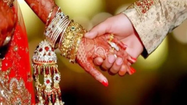 Daughter s love marriage They built a wall on the road in anger