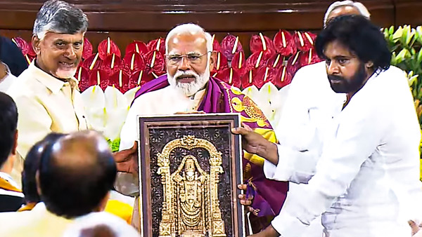 Pawan Kalyan is a tsunami PM Modi praised Janasena chief before Chandrababu and NDA MPs