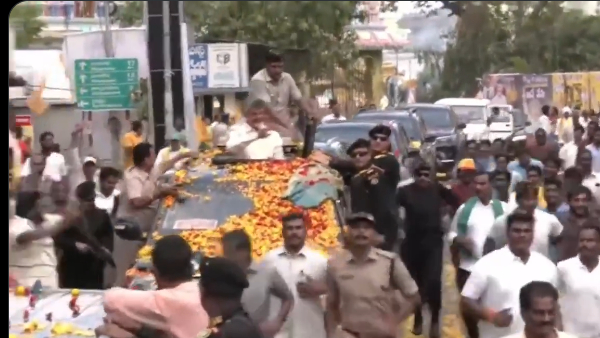 Chandrababu took charge as CM in AP Secretariat Amaravati farmers welcomed with tons of flowers Chandrababu took charge as CM in AP Secretariat Amaravati farmers welcomed with tons of flowers