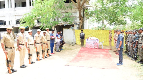 Police dog Raja died with illness rajanna sircilla police did raja funeral with police honours