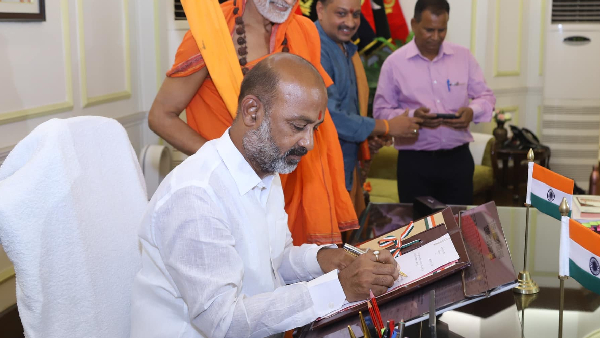 kishan reddy and bandi sanjay took charge as union ministers started focus on their duties