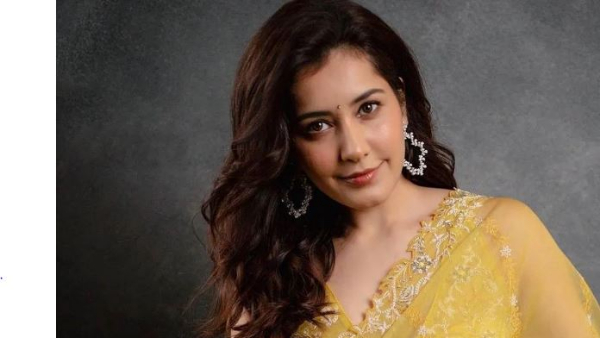 Rashi Khanna knows how to be close to fans