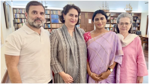 APCC President YS Sharmila meets Sonia Gandhi and Rahul Priyanka
