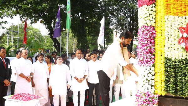 TDP Chief Chandrababu Naidu greets to the People of Telangana on the State formation day