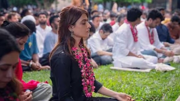 samantha turned devotional mood in sadhguru ashram