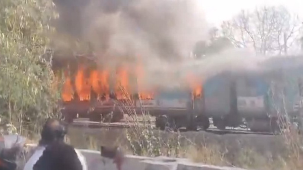 Massive fire breaks out in Four coaches of Taj Express train in Delhi