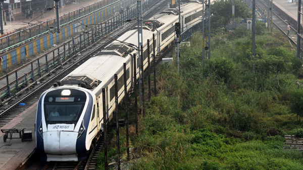 Visakhapatnam- Secunderabad Vande Bharat express delay due to the technical error
