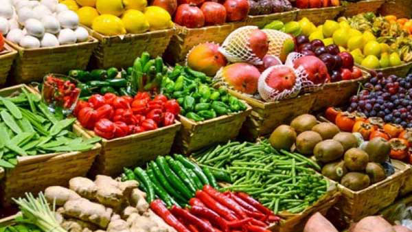 commom people shocked with sky rocketing vegetables and onion prices
