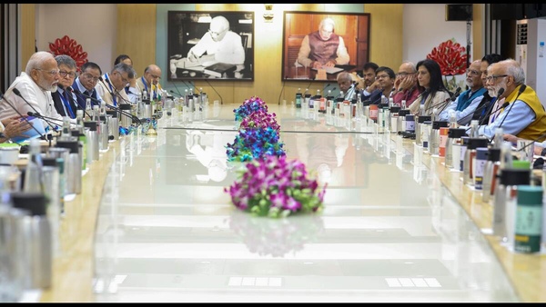 PM Narendra Modi meets economists ahead of Budget