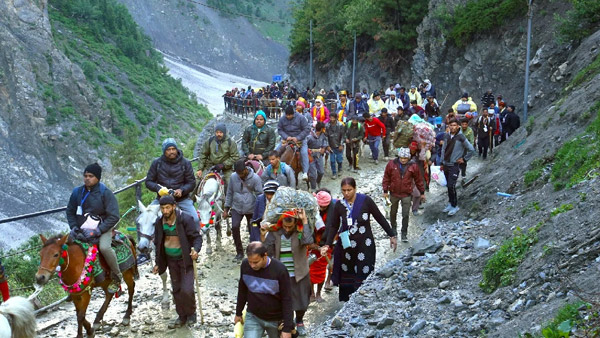Alert to devotees Amarnath Yatra is temporarily suspended