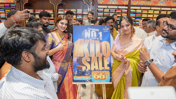 Anantapur Welcomes South India Shopping Mall s 35th Store Grand Opening with Anasuya