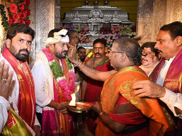 CM Revanth Reddy visited Goddess Mahankali in Ujjain