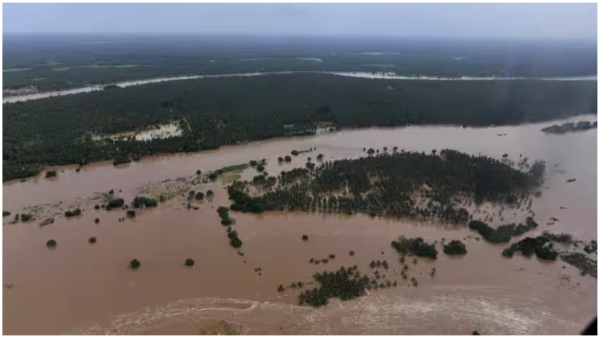 AP rains updates Godavari warning to AP agency villages in floods AP rains updates Godavari warning to AP agency villages in floods