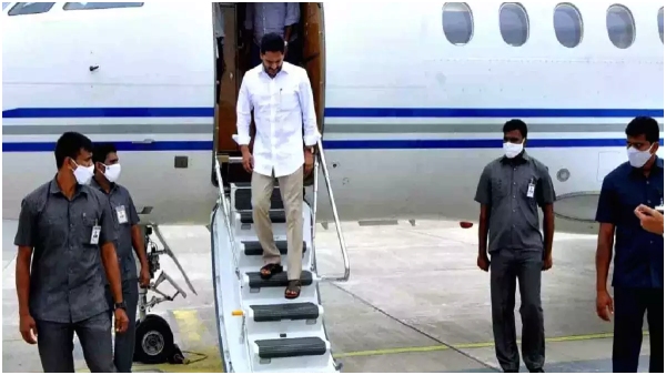 ysrcp and tdp tweet war over ys jagan s second bengaluru visit in 15 days