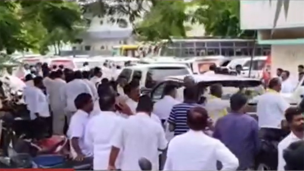 JC Prabhakar Reddy who went to Anantapur in 150 vehicles along with TDP activists and protested