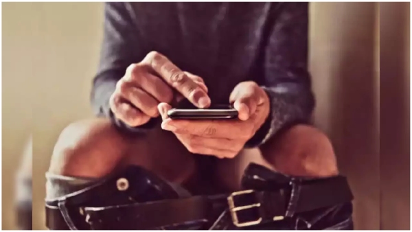 Taking your mobile into the toilet Danger Be careful