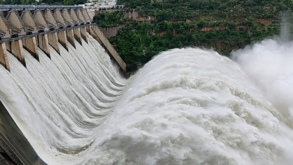 Heavy rains in these telangana districts today srisailam nagarjunasagar floods latest situation