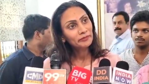 Janasena leader and late DK Audikesavulu Naidu s granddaughter DK Chaitanya met Pawan Kalyan